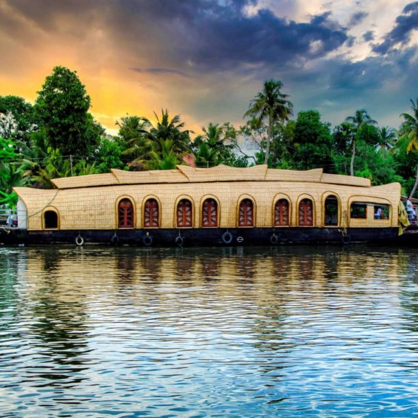 vip houseboats from alleppey