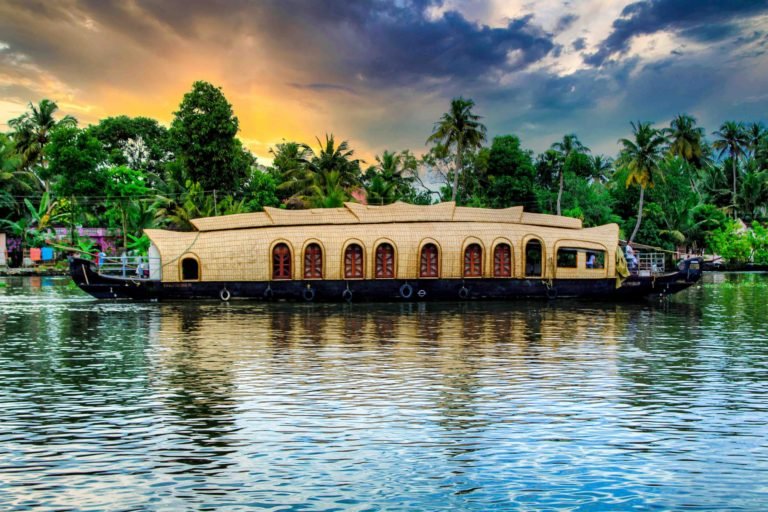 vip houseboats from alleppey