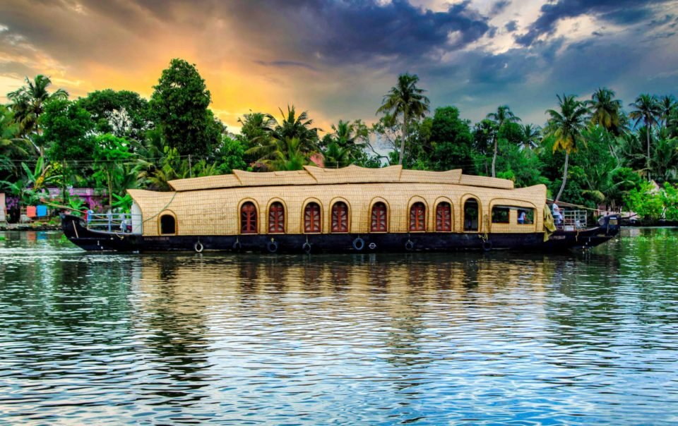 vip houseboats from alleppey